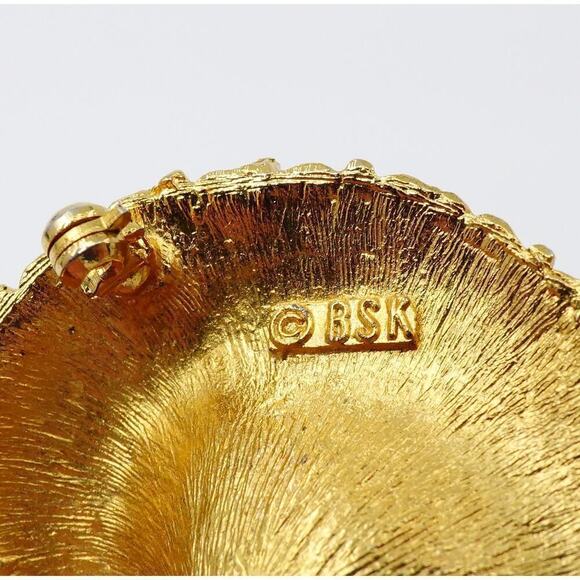 Vintage BSK Brooch Seashell Gold Tone Rhinestone Signed Pin - Picture 2 of 11